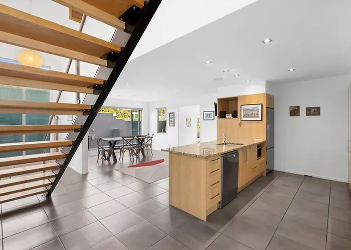 Jessies Lakehouse - Your Perfect Base Holiday home Wanaka