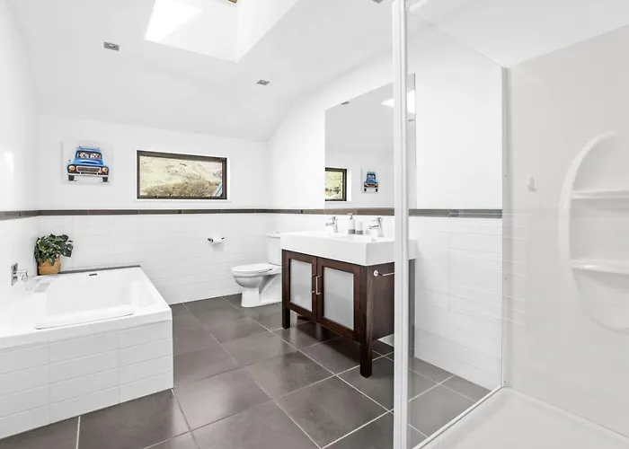 Jessies Lakehouse - Your Perfect Base Holiday home Wanaka