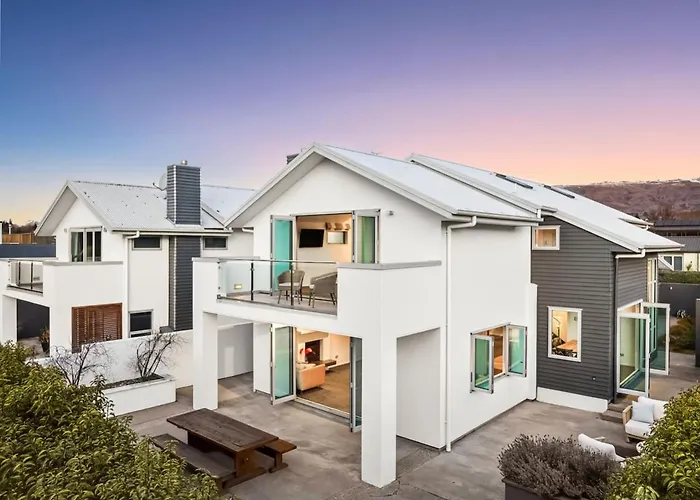 Jessies Lakehouse - Your Perfect Base Holiday home Wanaka